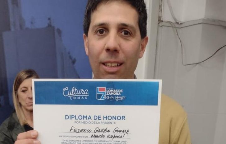 Federico se mostró muy contento de ser distinguido.