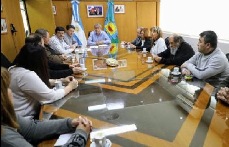 Reunión este mediodía en el Palacio Municipal de Avellaneda.