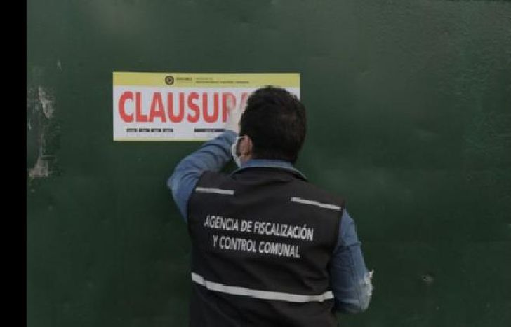 La complejidad del caso radica en que los empleados compartían lugares comunes.