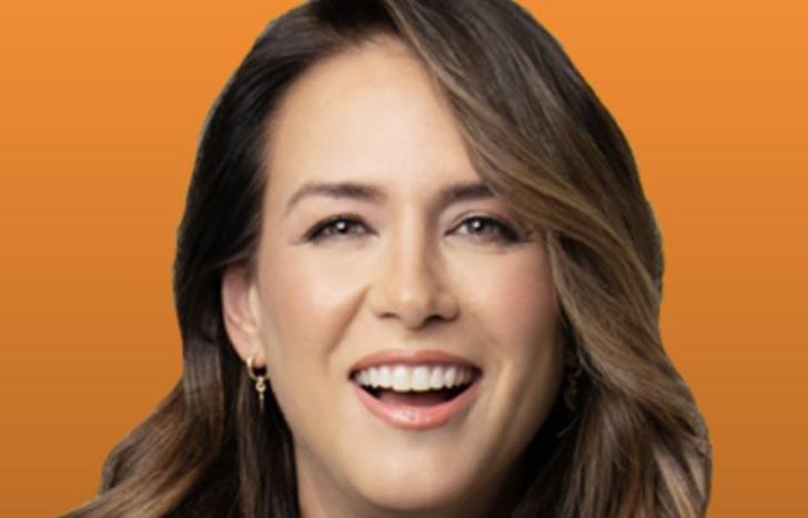 Lo presenta Erika de la Vega.