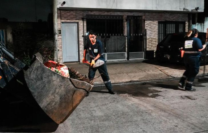 Operativo de limpieza nocturno en Albertina.