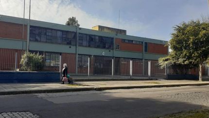 La escuela Nº73, ex primaria Nº45, aún continúa de pie.