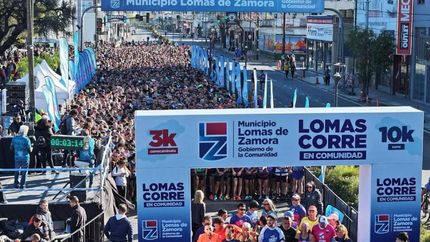 miles de vecinos participaron de una historica maraton por las calles de lomas