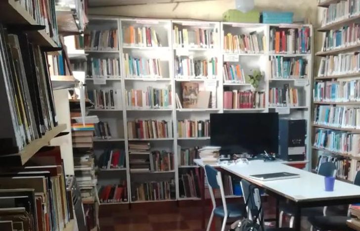 Invitan a explorar la biblioteca y a pasar una jornada con variedad de talleres y música.