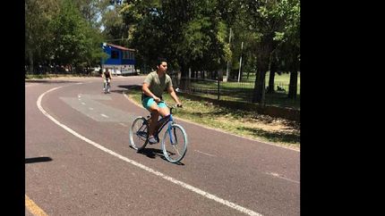 mas vecinos se suman a los paseos gratuitos en las bicis del municipio