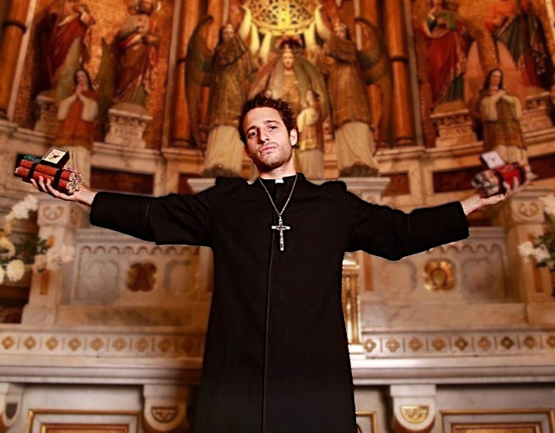 Wos será un cura en la película de Luis Ortega. 