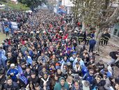 Una multitud se acercó a Avellaneda a despedir al Indio Solari, Una multitud se acercó a Avellaneda a despedir al Indio Solari,