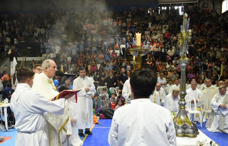 Lugones dará la misa en el Microestadio.