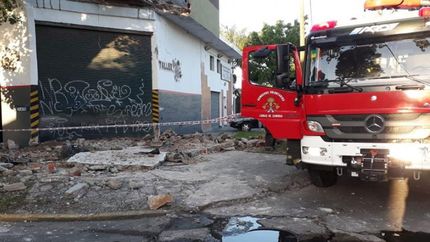se derrumbo el techo de una vivienda en temperley