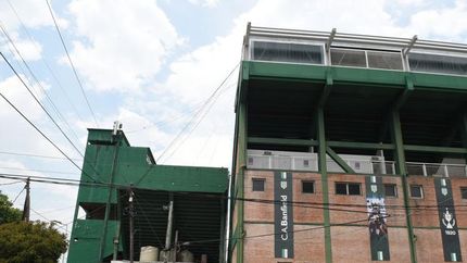 el florencio sola, uno de los primeros estadios en tener tribunas de cemento