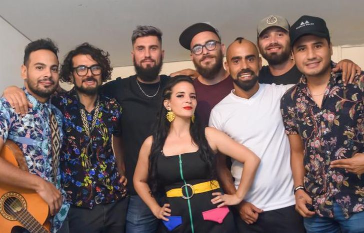 La banda completa.