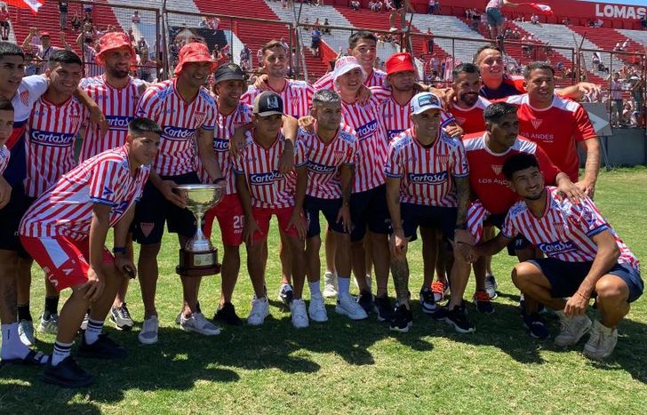 Los Andes trajo la copa al Gallardón.