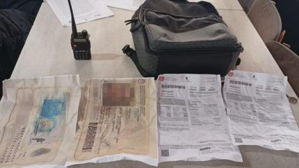 Los elementos incautados entre las pertenencias del acusado.