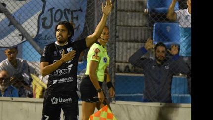 El delantero, que anotó seis goles en el semestre, no quiso hablar de su futuro.