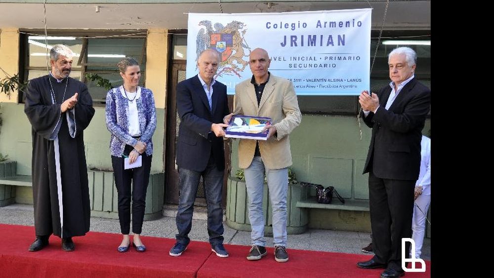 22-04-16 El Colegio Jrimian homenajeó a las victimas del genocidio armenio 01
