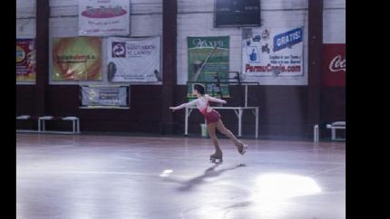 Milagros patina desde los seis años y en 2017 se incorporó a las filas del Club Atlético Lanús.