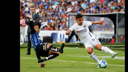 Pol Fernández jugó poco en Cruz Azul y fue contactado por Riquelme para volver a Boca.