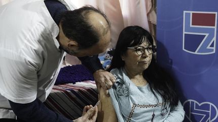 Vacunaron en el Centro de Jubilados Alejandrina, de Albertina.