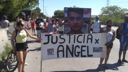 Su familia busca testigos.