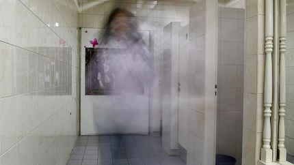 Las mujeres aseguran sentir una presencia femenina que susurra nombres.