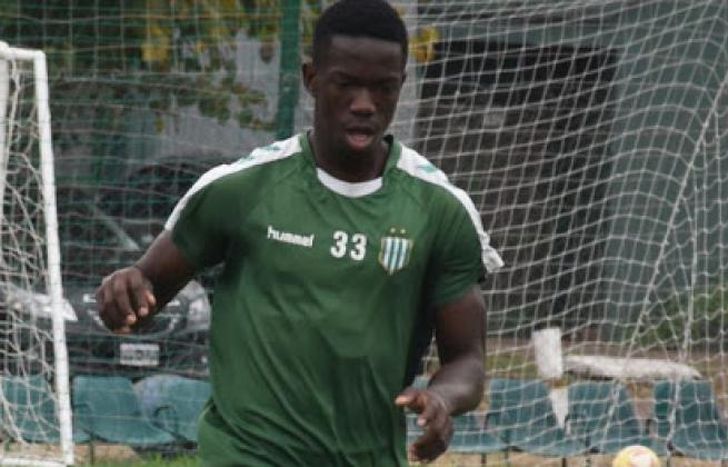 El nigeriano extendió su vínculo y fue cedido a préstamo