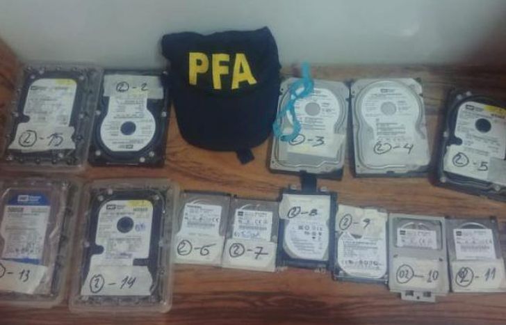 Encontraron discos rígidos con el material delictivo.