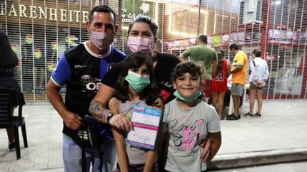 Más de 1.000 vecinos se vacunaron en la primera jornada.
