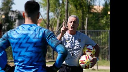El DT contó cómo avanzan las negociaciones existentes para traer refuerzos.
