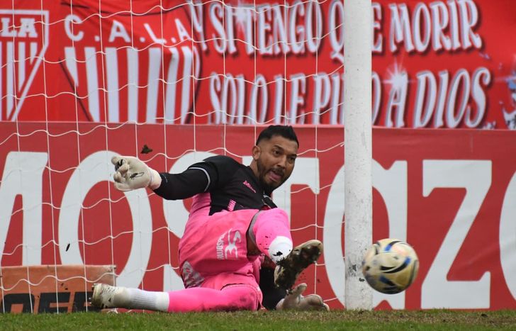 Así Sebastián López salvó a Los Andes y mantuvo su valla en cero.