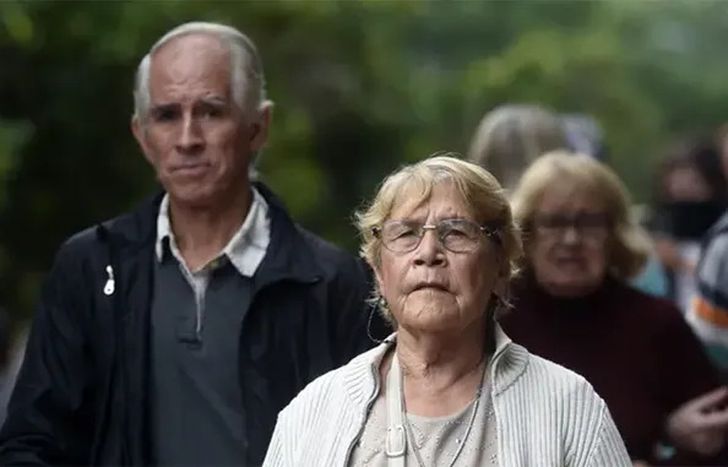 Alertan que el descenso de la pobreza estaría mal medido por el Indec.