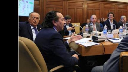 para frenar el paro, el gobierno convoco a los empresarios y la cgt