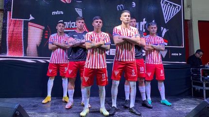 Así es la nueva camiseta del Milrayitas. Así es la nueva camiseta del Milrayitas.