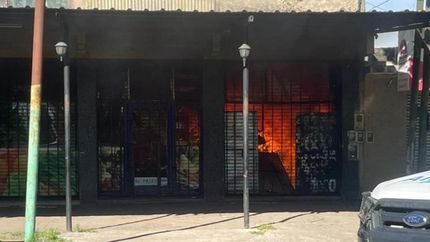 La verdulería estaba cerrada cuando se desató el incendio. La verdulería estaba cerrada cuando se desató el incendio.