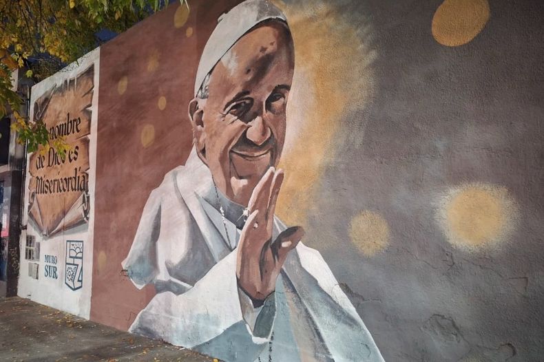 Mural sobre Hipólito Yrigoyen y Sáenz, a metros de la Catedral de Lomas.