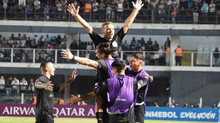 Domingo, con su golazo, le dio el empate al Taladro.