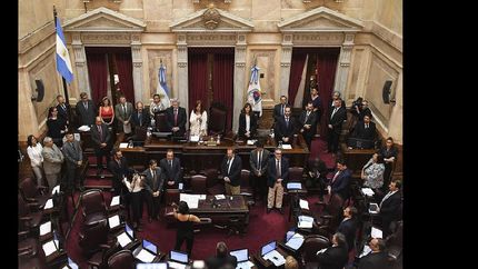 Se establecieron distintas normas tras varias horas de debate entre los senadores.