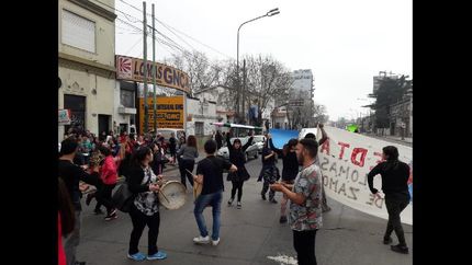 los alumnos y alumnas realizaron un “semaforazo” sobre la avenida yrigoyen.