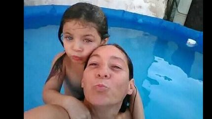 una mujer y su hija estan desaparecidas, y buscan al hombre con el que pasaban la cuarentena