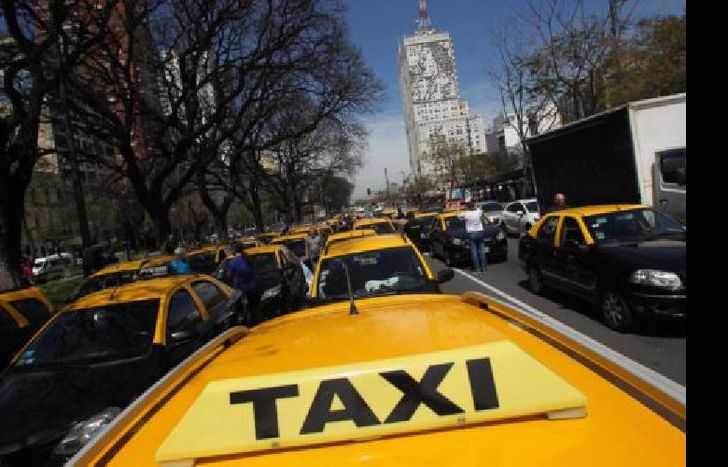 los taxistas se concentraron desde las 11.