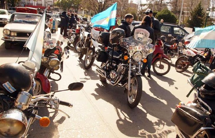 La propuesta para los visitantes es la presencia de unos 600 vehículos, stands tierreros, además de bandas de rock y blues en vivo.