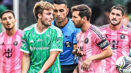 Pepo de La Vega enfrentando a Lionel Messi en la final de la Leagues Cup.