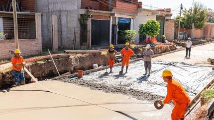 Ya pavimentaron unas 20 cuadras del barrio 17 de Noviembre, de Budge.