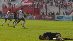 El codazo lo sacó de la cancha cuando corrían apenas cinco minutos.