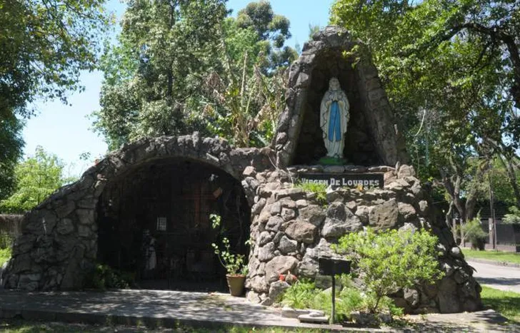 La celebración de fe, en Turdera, es abierta para todos los fieles.
