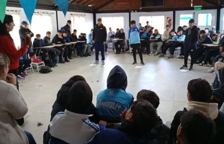 Encuentro con jóvenes de las divisiones juveniles del Club Temperley.