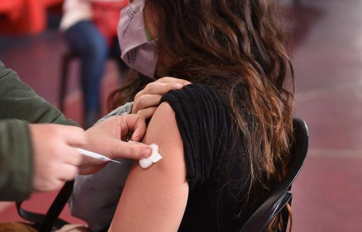 La Ómicron se propaga con más facilidad.