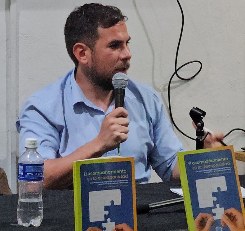 El lomense es autor de 4 libros.