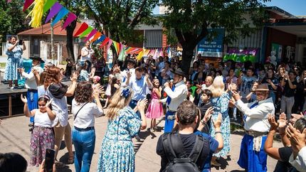 Llavallol se vistió de celeste y blanco para celebrar el aniversario de la escuela. Llavallol se vistió de celeste y blanco para celebrar el aniversario de la escuela.