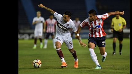 en los penales, lanus pago caro los errores previos y quedo eliminado