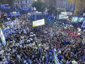 Duras críticas de la CGT al modelo económico que impulsa Javier Milei. Duras críticas de la CGT al modelo económico que impulsa Javier Milei.